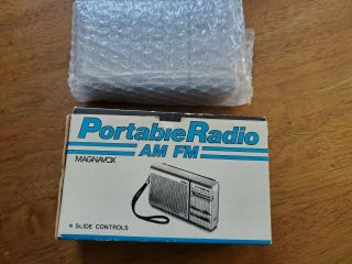 Vintage Magnavox Potable Radio D1010 Am/fm Portable Pocket Radio