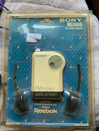 Vintage Sony Walkman Srf - 26 Fm Receiver With Headphones In Package