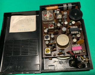 Vintage Portable Pocket Realistic Deluxe AM 8 Transistor Radio & Carry Case WORK 2