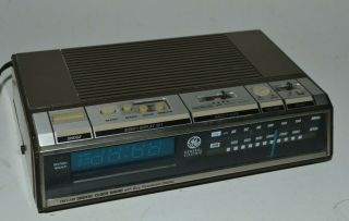 General Electric Model 7 - 4646a Am/fm Blue Led Digital Alarm Clock Radio