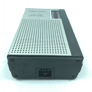 Radio Shack Realistic AM/FM Solid State Pocket Radio Model 12 - 602 1.  F1 2