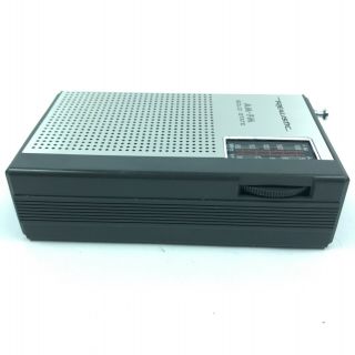 Radio Shack Realistic AM/FM Solid State Pocket Radio Model 12 - 602 1.  F1 3