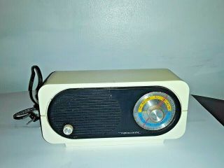 Vintage Realistic Radio Model 12 - 687 Good