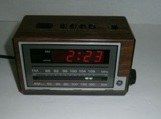 Ge General Electric Vintage Alarm Clock Radio Am/fm Model 7 - 4601a