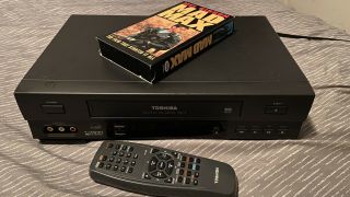 Toshiba W515 4 Head Hifi Stereo Vhs Vcr W/remote Fully W/6 Movies