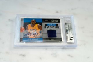 2010 - 11 Timeless Treasures Kobe Bryant Autograph & Game Worn Swatch 3 Of 25