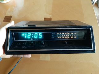 Vintage Ge Faux Wood Alarm Clock Radio,  Model Pb7 - 4665b.