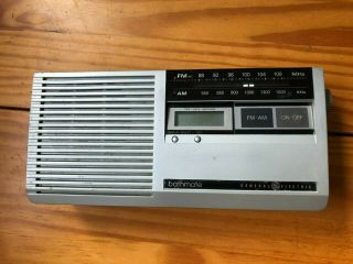 Vintage General Electric Bathmate Am Fm Radio Clock Model 7 - 4204a Battery