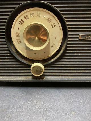 Vintage 1960 General Electric T - 100A Mahogany Bakelite Radio.  Repairs Needed. 2