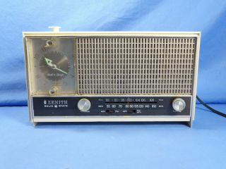 Vtg.  Zenith Solid State Am/fm Alarm Clock Radio Model A - 464 - L