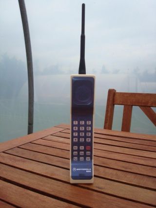Toy 1980s Style Vintage Brick Cell / Mobile Phone Prop - Motorola DynaTAC 8000x 2