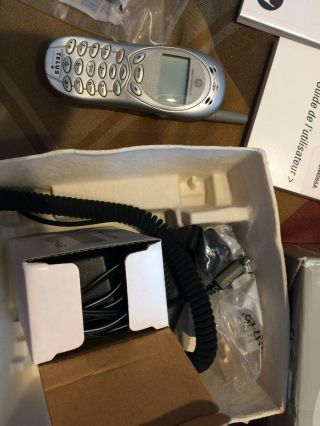 Motorola 120x - Cell Phone - - With Charger And Battery - Motorola