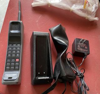 Vtg Motorola Cell 1 Ultra Classic Brick Phone W/antenna - Case - Charger No Battery