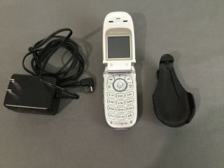 MOTOROLA FLIP PHONE WITH WALL CHARGER AND BELT CLIP 2