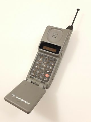 Vintage Motorola Metrophone Flip Cell Phone Model F09hld8415bg
