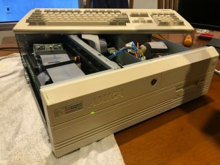 Commodore Amiga 4000 - Vintage Home Computer