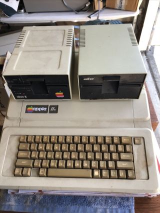 Vintage Apple Iie Computer A2s2064 & A2m0003,  Mitac Ad - 1.