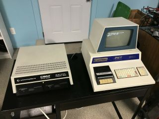 Commodore Cbm Pet 2001 - 8 Computer With 8050 Dual Floppy Drive