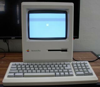 Apple Macintosh Plus Desktop 1mb Computer - M0001a - Low Starting Bid