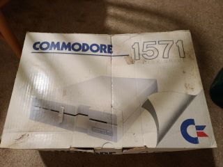 Commodore 1571 Disk Drive Complete C128 Floppy 5.  25