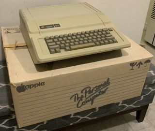 Extremely Rare - Stealth Apple Iigs Upgrade Machine With Cards,  Box - Powers On