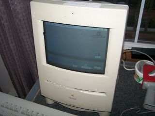 Macintosh Color Classic M1600 With 10mb Ram,  80mb Hd,  Os 7.  1