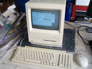 Macintosh Se Model M5011 With 20mb Hd,  4mb Ram,  800k Floppy,  System 6,  Kb,  Mouse