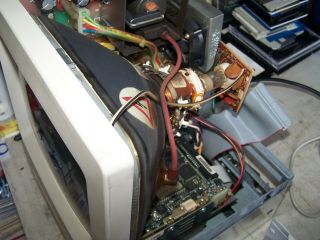 Macintosh SE Model M5011 with 20MB HD,  4MB RAM,  800K Floppy,  System 6,  KB,  Mouse 2