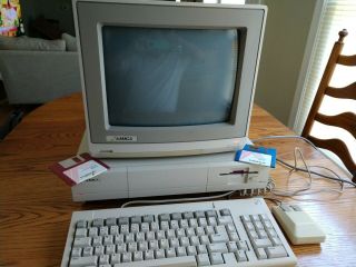 Commodore Amiga 1000 Computer 1080 Monitor Keyboard/mouse & Accessories