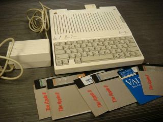 Vintage Apple Iic 2c Computer System W Power Supply,  & Software Model A2s4000