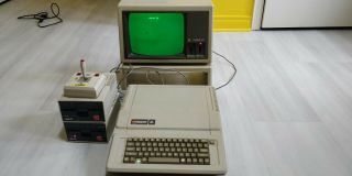 Functional Apple Iie Computer With Accessories