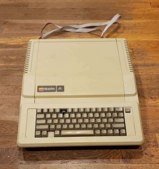 Vintage Apple Iie 2e Personal Computer A2s2064
