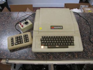 Vintage Apple Ii Plus Computer A2s1048 W/numeric Keypad & Stick -