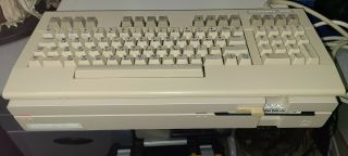 Commodore 128d Personal Computer Turns On - Please Read
