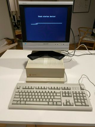 Vintage Apple Ii Gs W/keyboard And Mouse With Loaded Memory Card