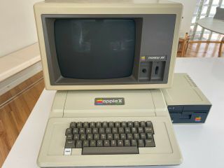 Vintage Apple Ii Plus Computer,  Monitor Iii,  Disk,  Loaded - &