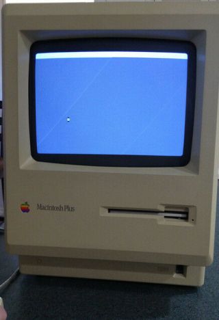 Apple Macintosh Plus M0001a 2.  5 Mb Ram,  Mouse,  Case,  Accessories - No Keyboard