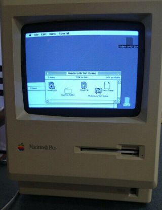 Apple Macintosh Plus M0001A 2.  5 MB RAM,  Mouse,  Case,  Accessories - NO KEYBOARD 2
