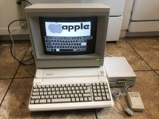 Apple Iie Platinum W/ Applecolor Iie Monitor Mouse 5.  25 Disk Drive