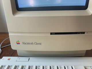 1990 APPLE Macintosh Classic M0420 Computer Vintage WITH BAG 2