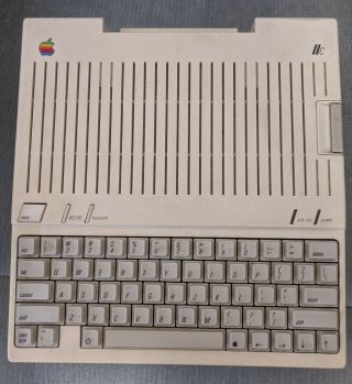 Vintage Apple Iic A2s4100 With Disks