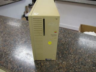 Vintage Apple Macintosh Quadra 700 Computer M5920 - Powers But No Boot