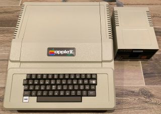 Vintage Apple Ii Plus A2s1016 Computer W/ 5.  25” A2m0003 Floppy Disk Drive Read