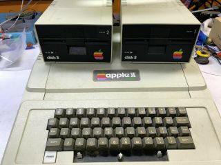 Vintage Apple Ii Computer Model A2s1048 With Floppy Drives