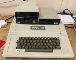 Apple Ii Plus W/disk1 & Disk2 And