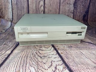 Commodore Amiga 3000 (A3000) Computer 2