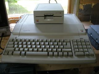 Apple Iie Computer W/ Floppy Disk Drive 64k Ram Expantion A2s2128