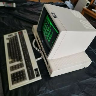Vintage Epson qx10 CP/M computer in good operable.  Approx 1983 3