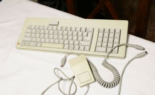 Apple Macintosh Se Keyboard M0116 Plus Mouse A9m0331 And Cables