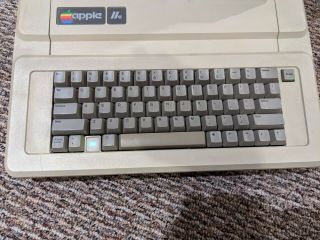 Apple IIe (2e) Computer with Monitor,  Duo Disk Drive 2